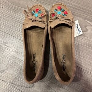 Minnetonka Mocassins , Sz 6 , new with box